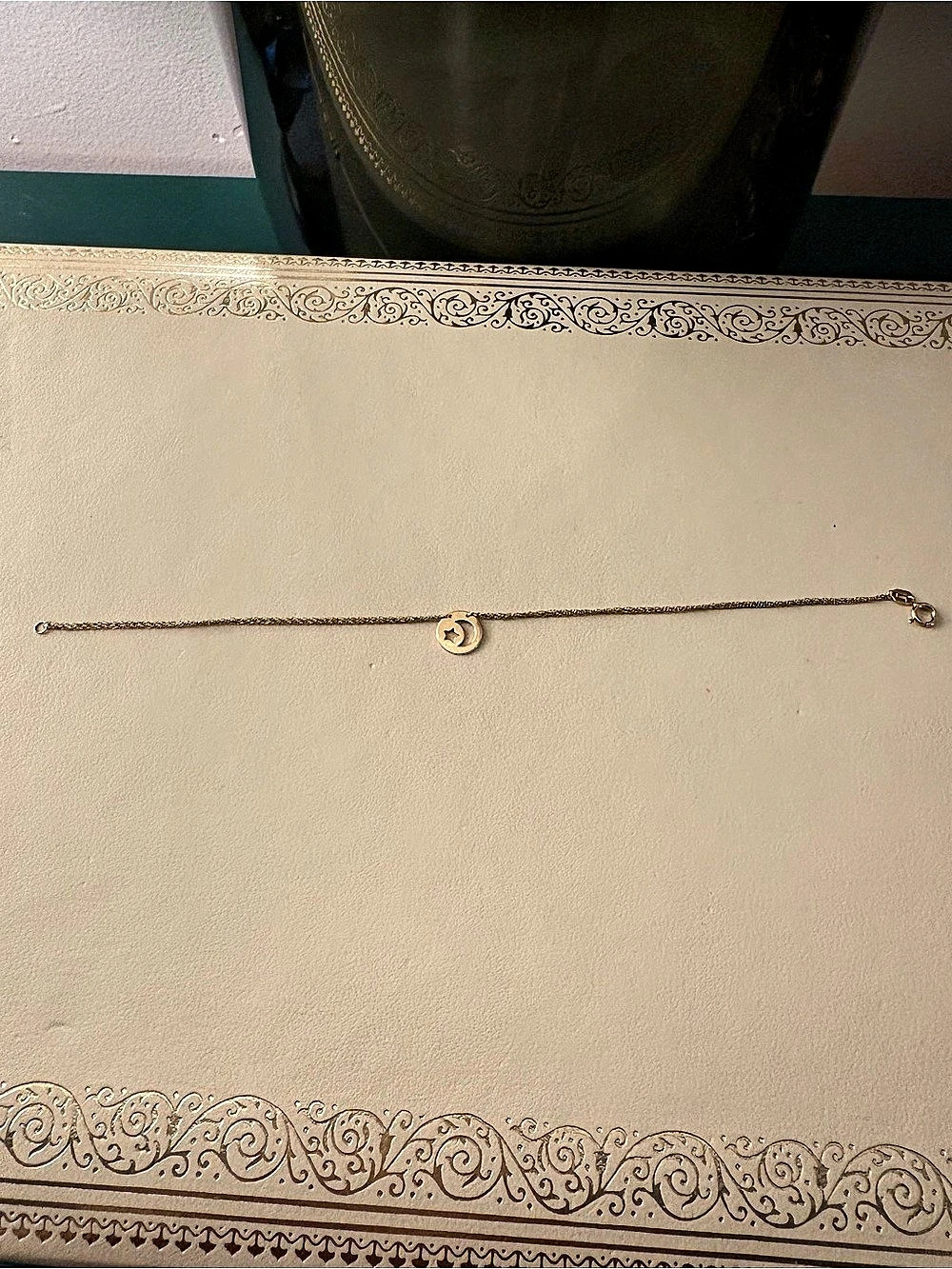 14k Gold Stationary Pendant Bracelet
